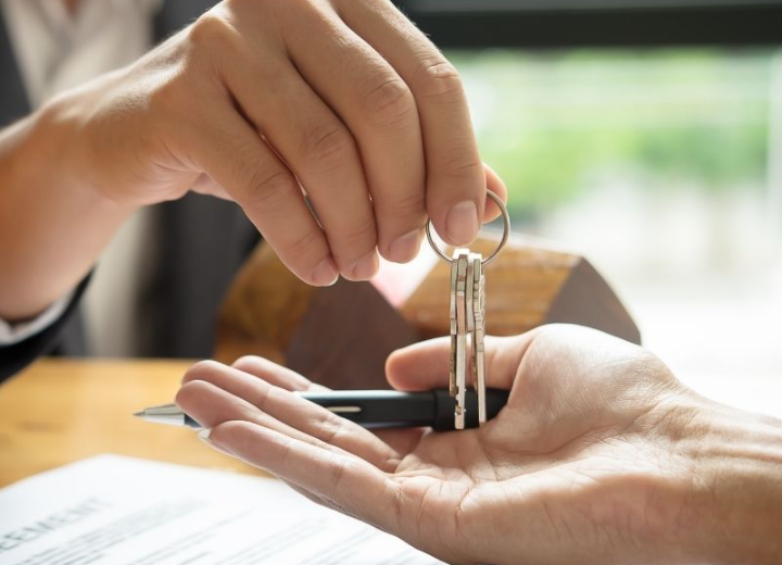 Jazmin Lowenberg | Real Estate Investment Guidance